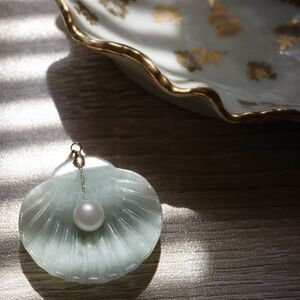 10k solid gold jade and pearl pendant